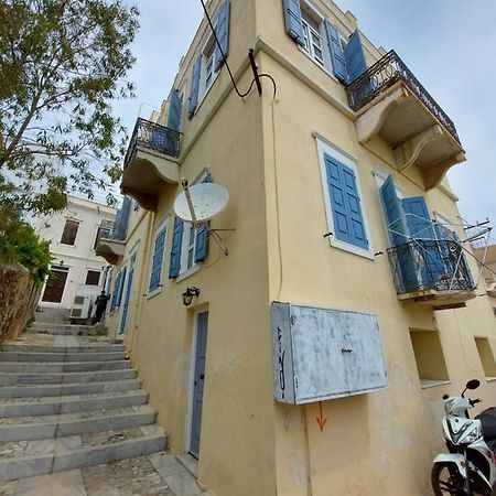 Artemis Ermoupoli Centre Appartement Pour Petit Budget Backpackers Exterior photo