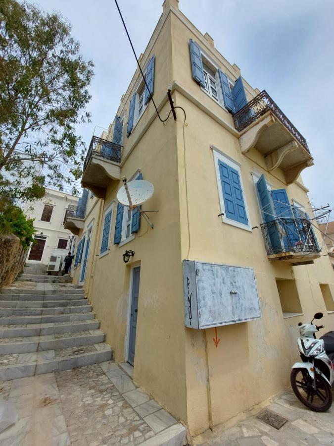 Artemis Ermoupoli Centre Appartement Pour Petit Budget Backpackers Exterior photo