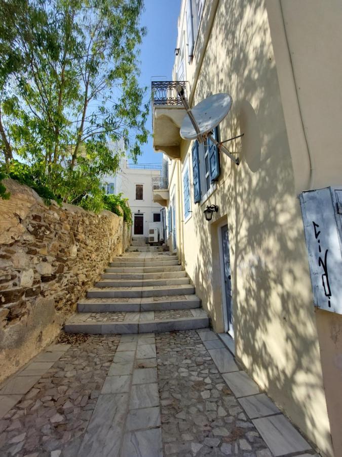 Artemis Ermoupoli Centre Appartement Pour Petit Budget Backpackers Exterior photo